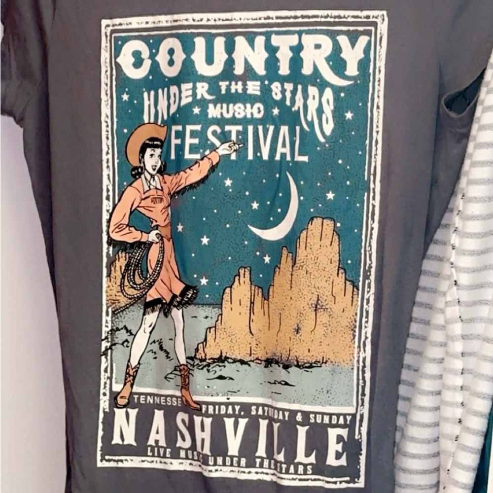 Wound Up Gray Short Sleeve Tee with Vintage Festival Design